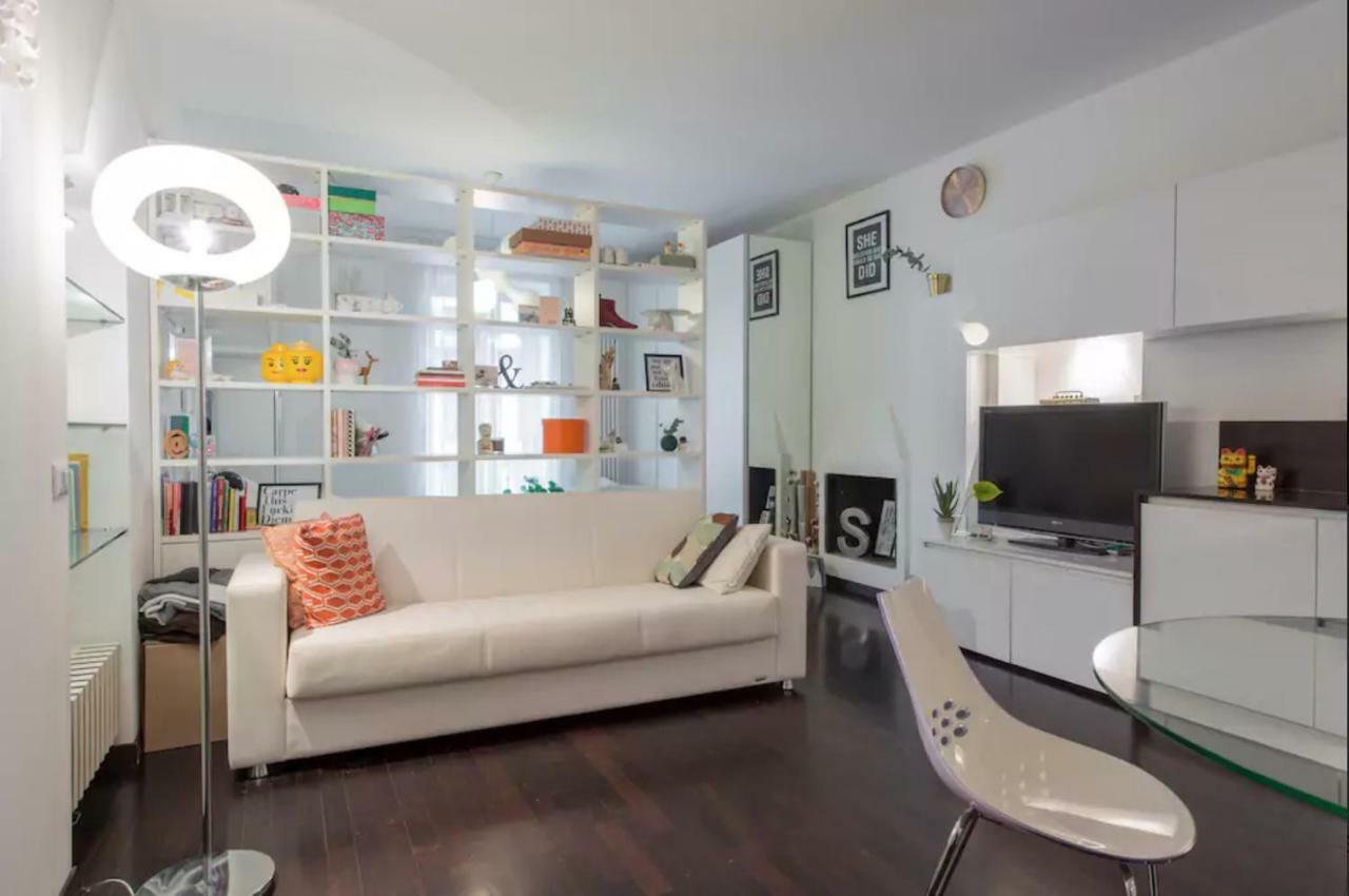 Lovely Apartment In The Heart Of Milaan Buitenkant foto